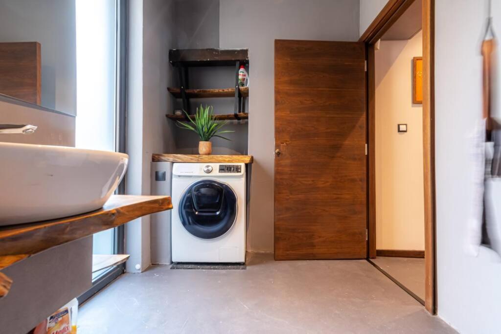 Top Central Design, 2 Bedroom, Ndk, Free Secured Parking Sofia Buitenkant foto